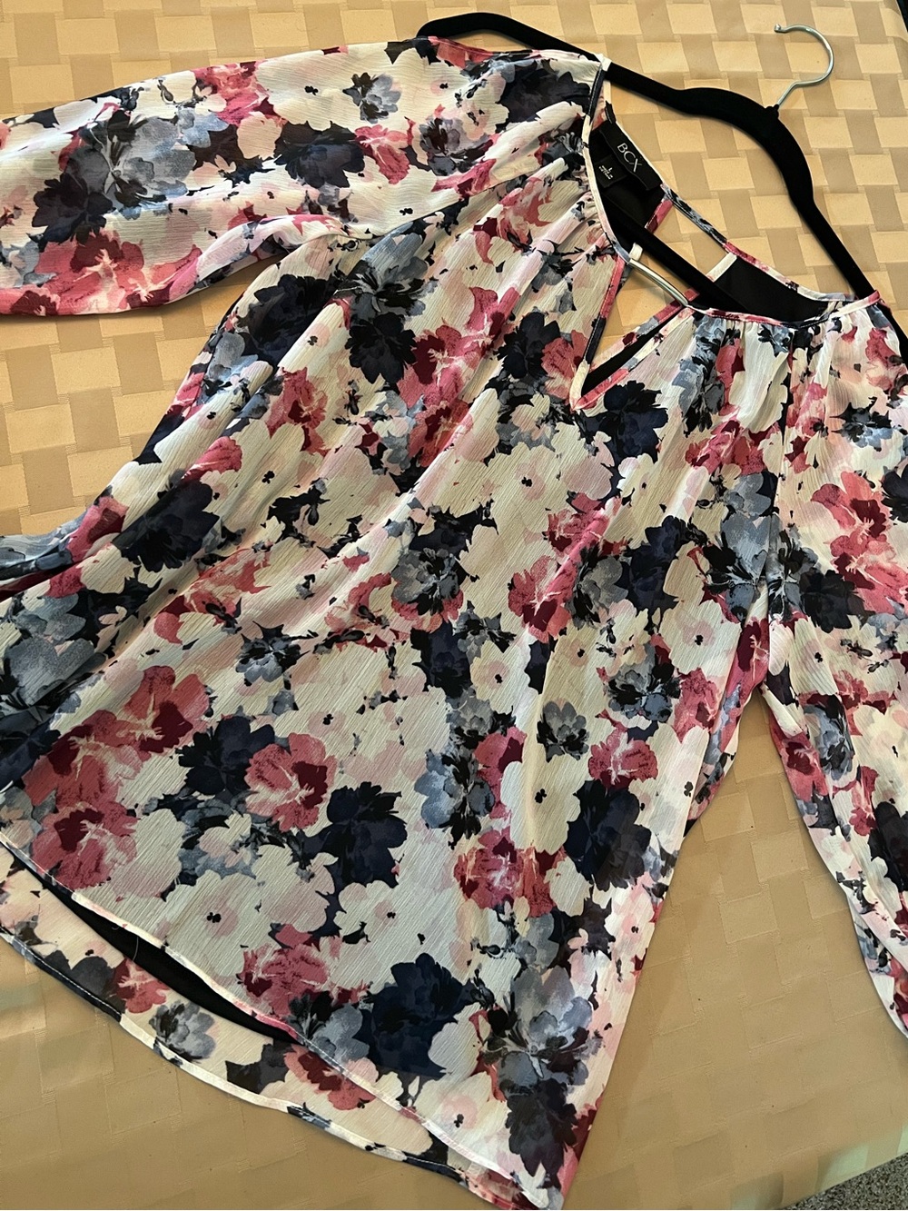 BCX Floral Cold Shoulder Fully Lined Keyhole 3/4 Sleeve Blouse NWOT L